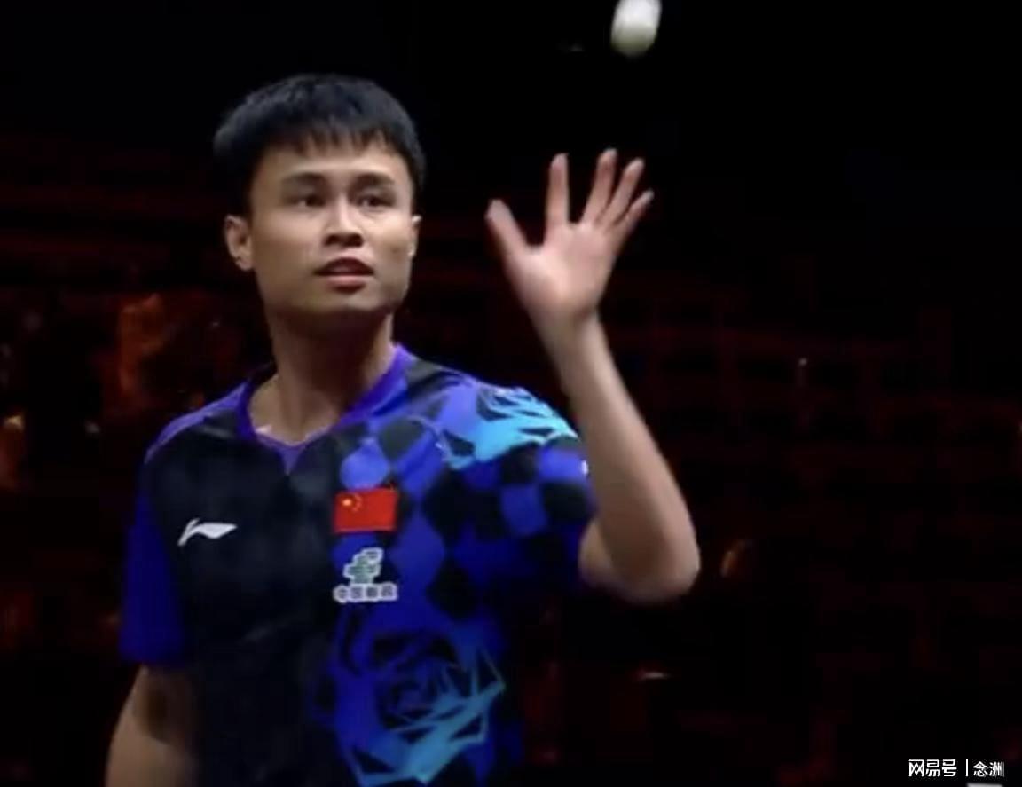 垂头丧气！张本智和0-3遭周启豪横扫无缘8强 王励勤王皓起立鼓掌